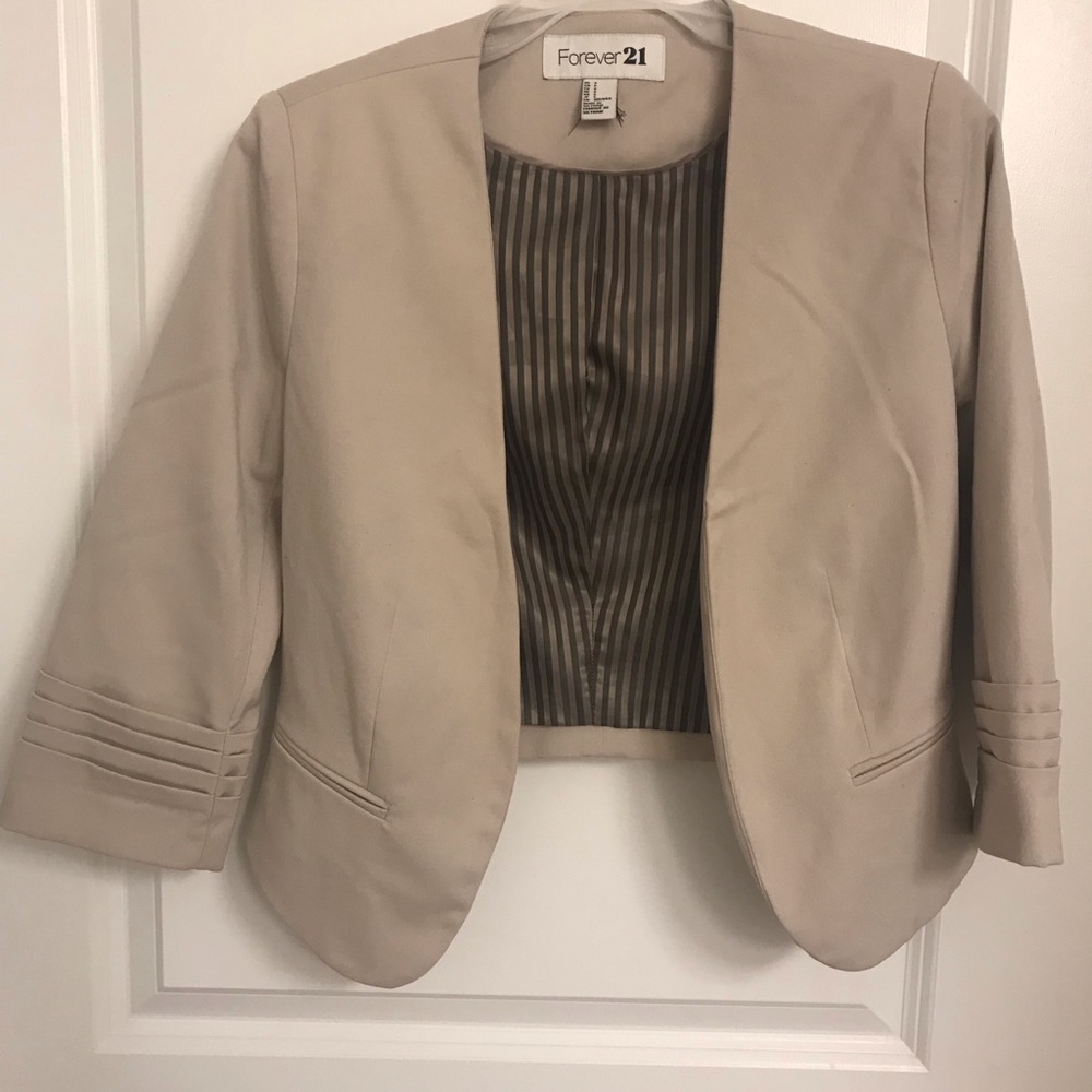 Forever 21 cropped beige blazer